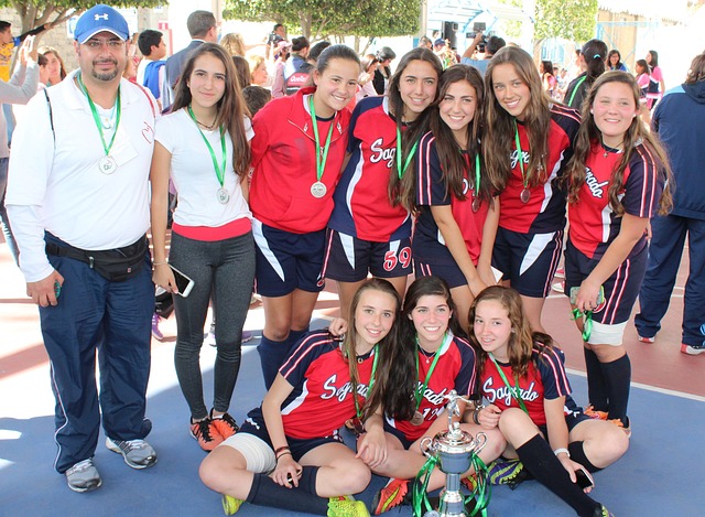 中国足球不 中国足球不